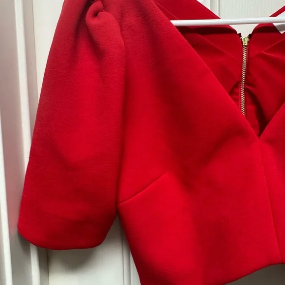 Elliatt Red Puff Sleeve Crop Top - Picture 2 of 11